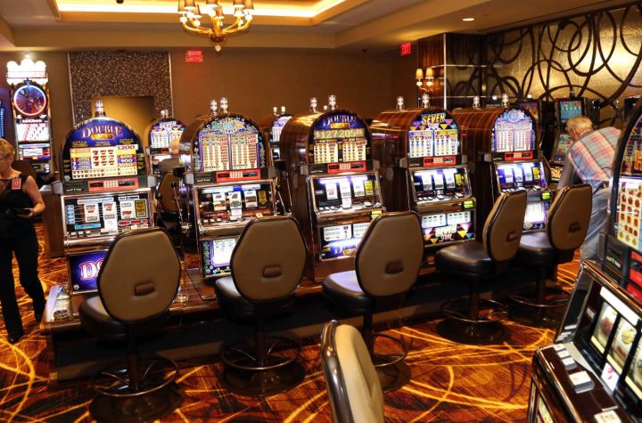 How to Stay Safe While Playing Online Slot Games